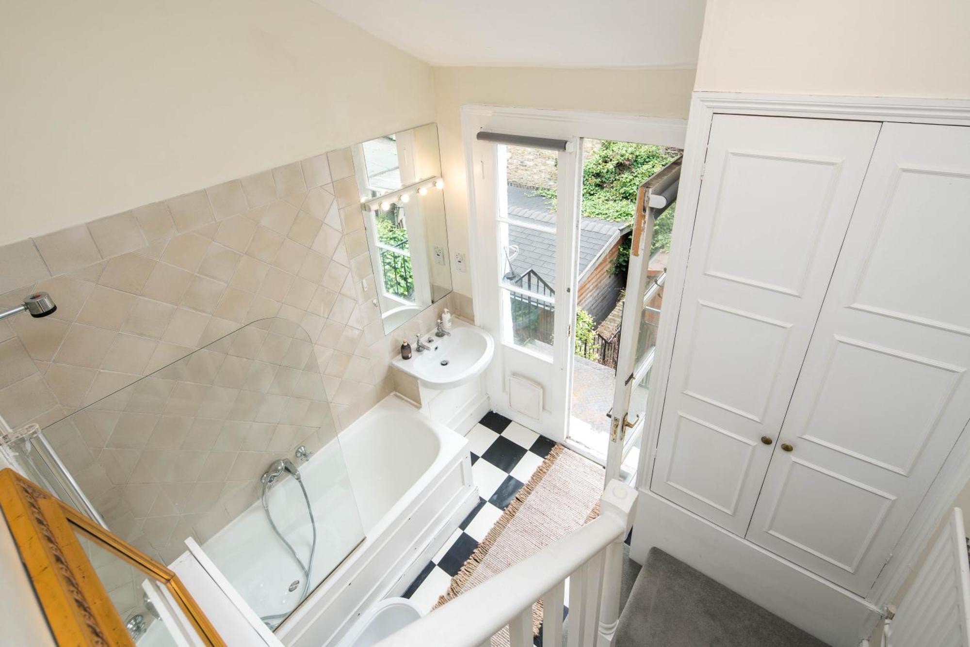 Apartamento Victorian Garden Retreat: Hyde Park Elegance *